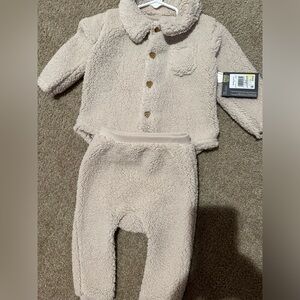 Baby gender, neutral outfit, 18 months brand new with tags, simply modern